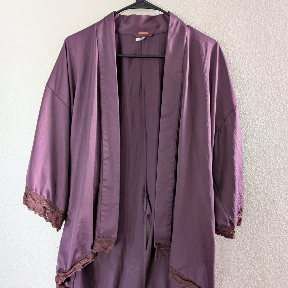 Free People Purple Satin Kimono Cardigan with Lace Trim – Size XS